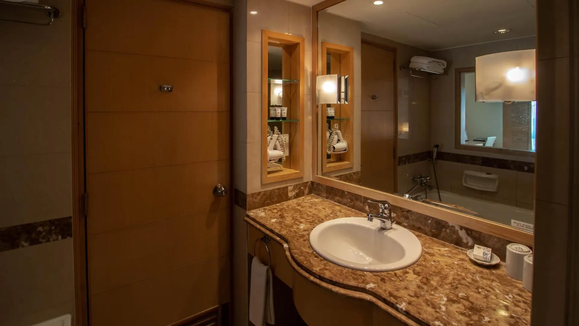 Republic Of Singapore Yacht Club 4*,