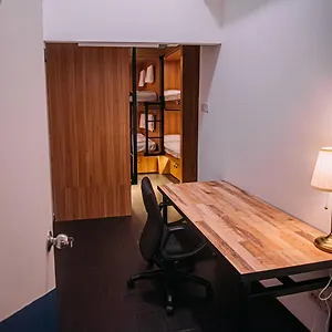 Bluewaters Pods 38 Hongkong St Hostel